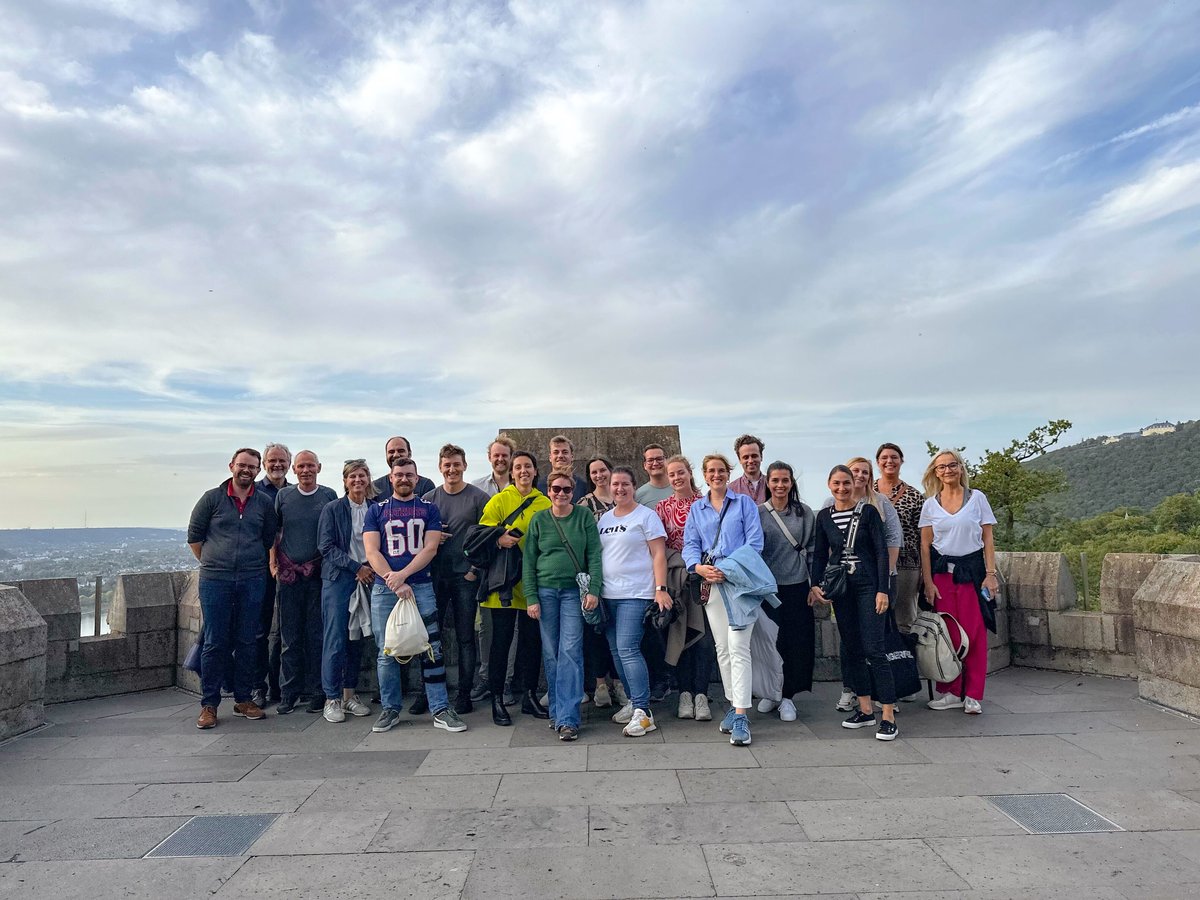 Q-Team in Königswinter! 🚀 Agenda: Sichtbarkeit, Wertschätzung &amp; mehr. Drive? Atemberaubend! 🌟 Grillabend &amp; Rhein-Dinner ✔️ Fazit: Repeat-Alarm! 🔄 Wer will da nicht Teil von #QAware sein? #QAwareLife #TeamSpirit #NextLevel 🐉🌅