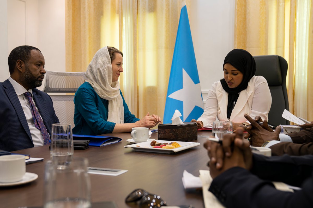 IOMchief's tweet photo. #ClimateChange is having adverse impacts on vulnerable communities in Somalia. 

During my meeting with @KhadijaMakhzumi, Min. of Environment and Climate Change for Somalia, I shared my support in enhancing migration as an adaptation strategy for climate change.

#DGPopeMeets https://t.co/H9P9njw86w