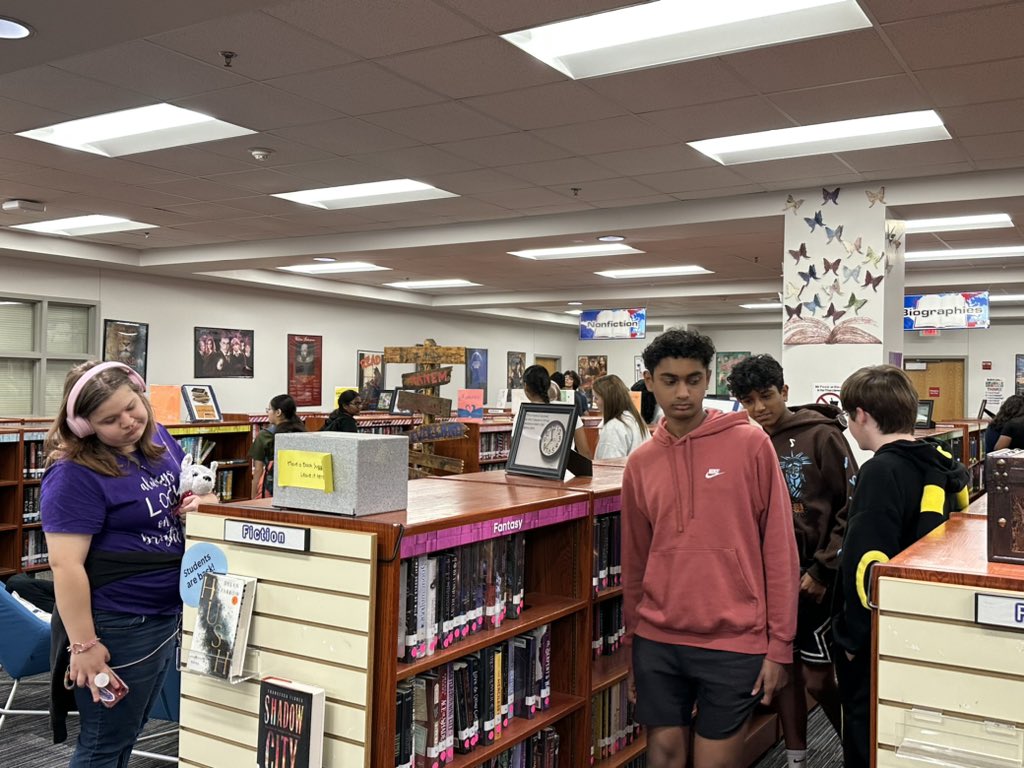 ALL THE CLASSES (Englishes I, II, and III) are in the library today off and on checking out books. @Cen10titans @FISD_Libraries