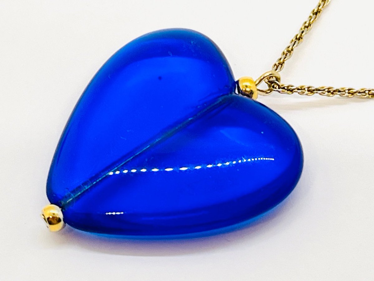 Vintage Cobalt Blue glass Heart with upcycled monet chain. Now in my shop 😀 #CraftBizParty #MHHSBD #VintageNecklace #etsyvintage bobbydazzlersjewelry.etsy.com/listing/148649…