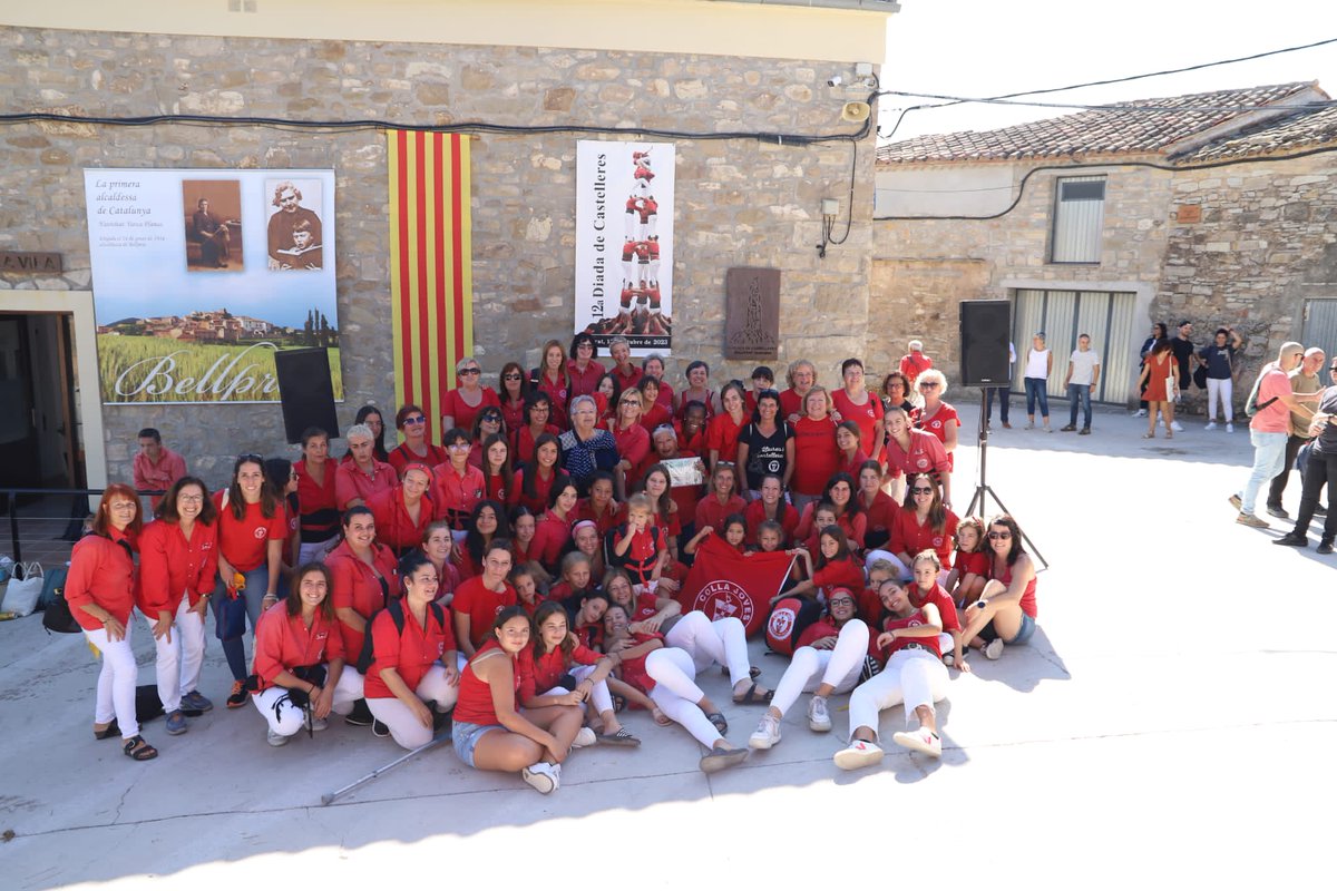 JovesValls's tweet photo. Un any més, i ja en van 8, participem a la diada Nativitat Yarza Planas a #Bellprat
Hi hem fet el 3de6, 4de6, 4de6p, 2pde4 i un pilar de 4 al balcó, amb troncs íntegrament femenins. Un plaer @Xicots compartir plaça i lluites 💜✊ 
#castelleres
#castellers
#castells
📸 Roser Giner https://t.co/6Ew44xjYHZ