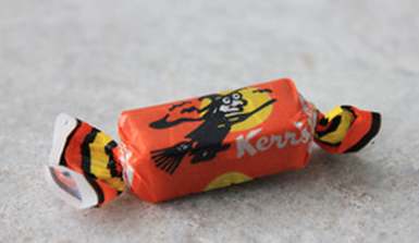 GrantStetz's tweet photo. @VancityReynolds My Canadian uncle got this sent to him for Halloween. I've never heard of it. Is this a Canadian candy corn? https://t.co/vEOk2J9ZWG