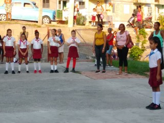 Hoy crece la organización más pequeña de nuestra institución, en el C/M José Ramón López Tabranes del municipio Bahía Honda, provincia Artemisa, se realizó el acto donde los estudiantes de 1er grado ingresaron a la organización de pioneros José Martí.
#BMEBahíaHonda