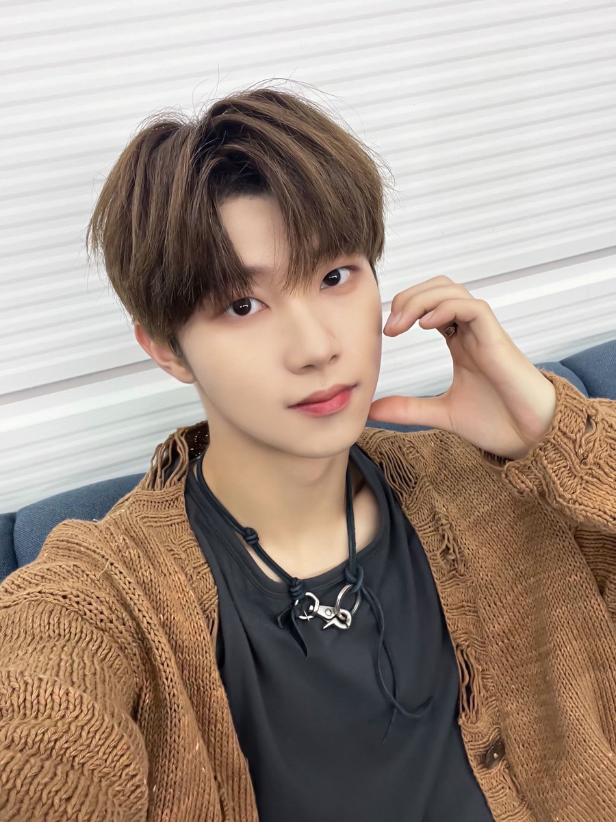 [#현우] 짠 ! 갈색도 좀 잘 어울리는 듯 😝🤎
#xikers #싸이커스