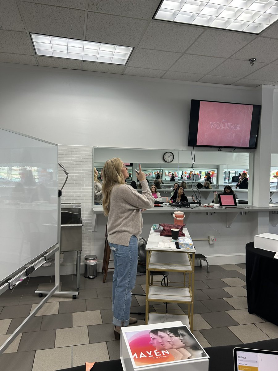 Studyhair's tweet photo. Face studies class😍
Our Eyelash Program received a visit from @mavenartistry 

Interested in becoming a licensed lash tech? Classes are now enrolling! 

https://t.co/KAQ4n01iiJ https://t.co/da8KSBRLgB