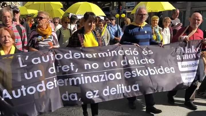 No sé què vols celebrar, <a href="/Yolanda_Diaz_/">Yolanda Díaz</a> L'èxit de la immersió al castellà? Que Espanya és majoritàriament rància, intolerant i opressora, i per a dissimular-ho, necessiteu els vots dels que no són espanyols però els obligau a ser-ho, en una retorçada manera d'entendre els drets?