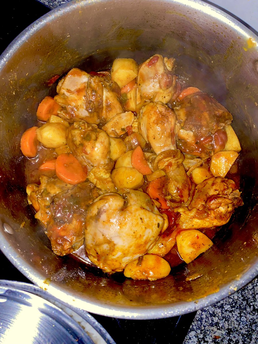 TboyMP's tweet photo. @tito_mboweni if you drown Chicken again I am reporting you to SPCA 🤣🤣👨🏽‍🍳 #KitchenForeplay #IndodaMayikwaziUkupheka https://t.co/Sjivu8iqq0