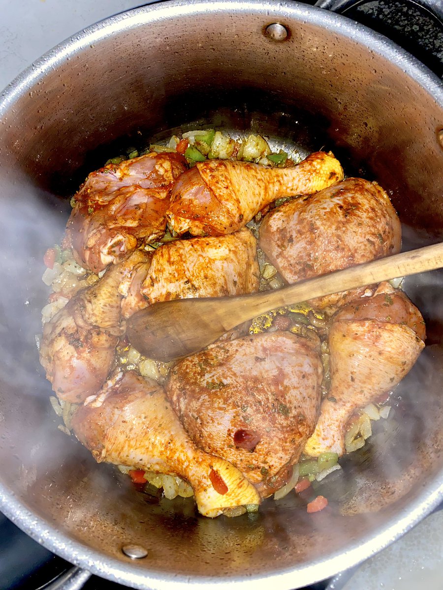 TboyMP's tweet photo. @tito_mboweni if you drown Chicken again I am reporting you to SPCA 🤣🤣👨🏽‍🍳 #KitchenForeplay #IndodaMayikwaziUkupheka https://t.co/Sjivu8iqq0