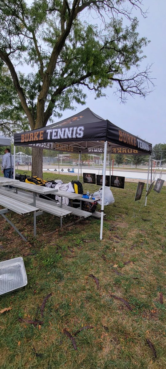 🎾State Tennis Bound 🎾 sprinkles, chilly and windy but looking forward to a great day! Go Dawgs.