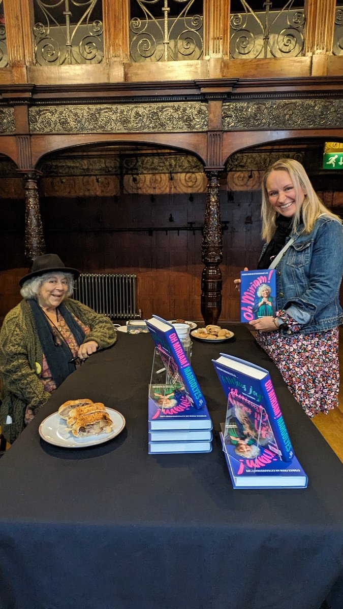 Lovely time today at the gorgeous <a href="/Books_n_friends/">House of Books and Friends</a> book shop in Manchester meeting the wonderful Miriam Margolyes. What an absolute legend she is! 💜