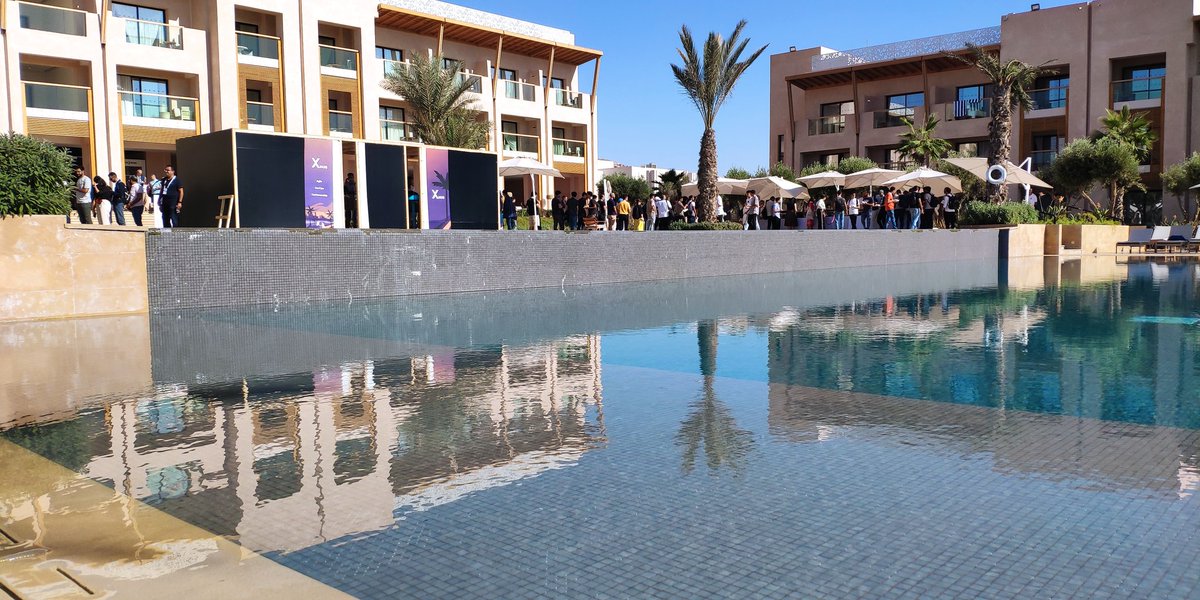 vilojona's tweet image. Thinking about a very hard decision to make
A) amazing pools
B) @vincentmayers talk

..... Let&apos;s go the talk ❤️ @DevoxxMA #Devoxxma2023