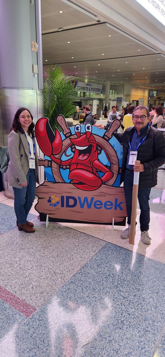 Dream come true, coming to IDweek with my dad who has always been my inspiration. 🥰 Also really happy to represent Mexico 🇲🇽 and my internal medicine program at Cleveland clinic!!