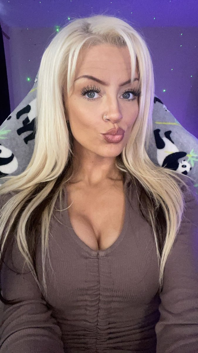 lashes 🐱 tweet media