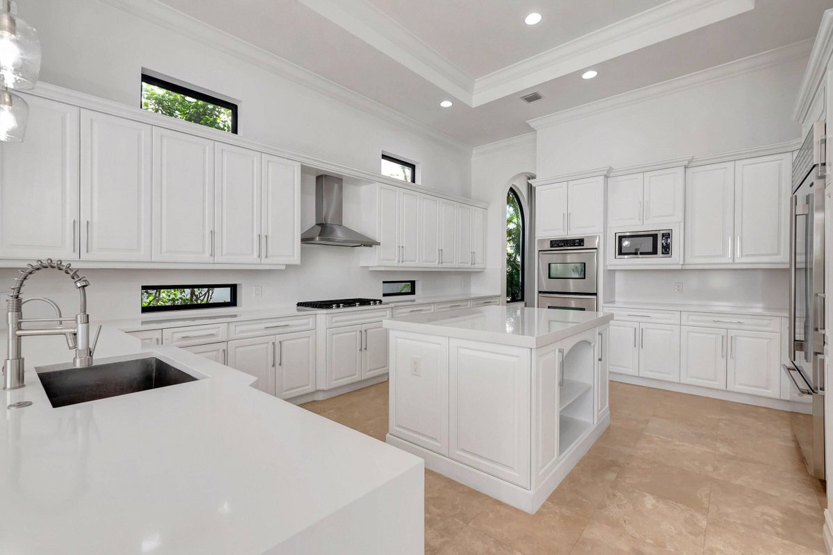 LuxxPartners's tweet photo. NEW LISTING! | 17799 Cadena DR, Boca Raton, FL 33496 | 6 BR | 6.2 BA | 6,263 Sq. Ft. | Oaks at Boca Raton | Priced at $3,199,000!

#luxurypartnersrealty #milliondollarlisiting #modern #bocaraton #oaksatbocaraton #southfloridarealestate #realestate https://t.co/V0aB6rRrBW