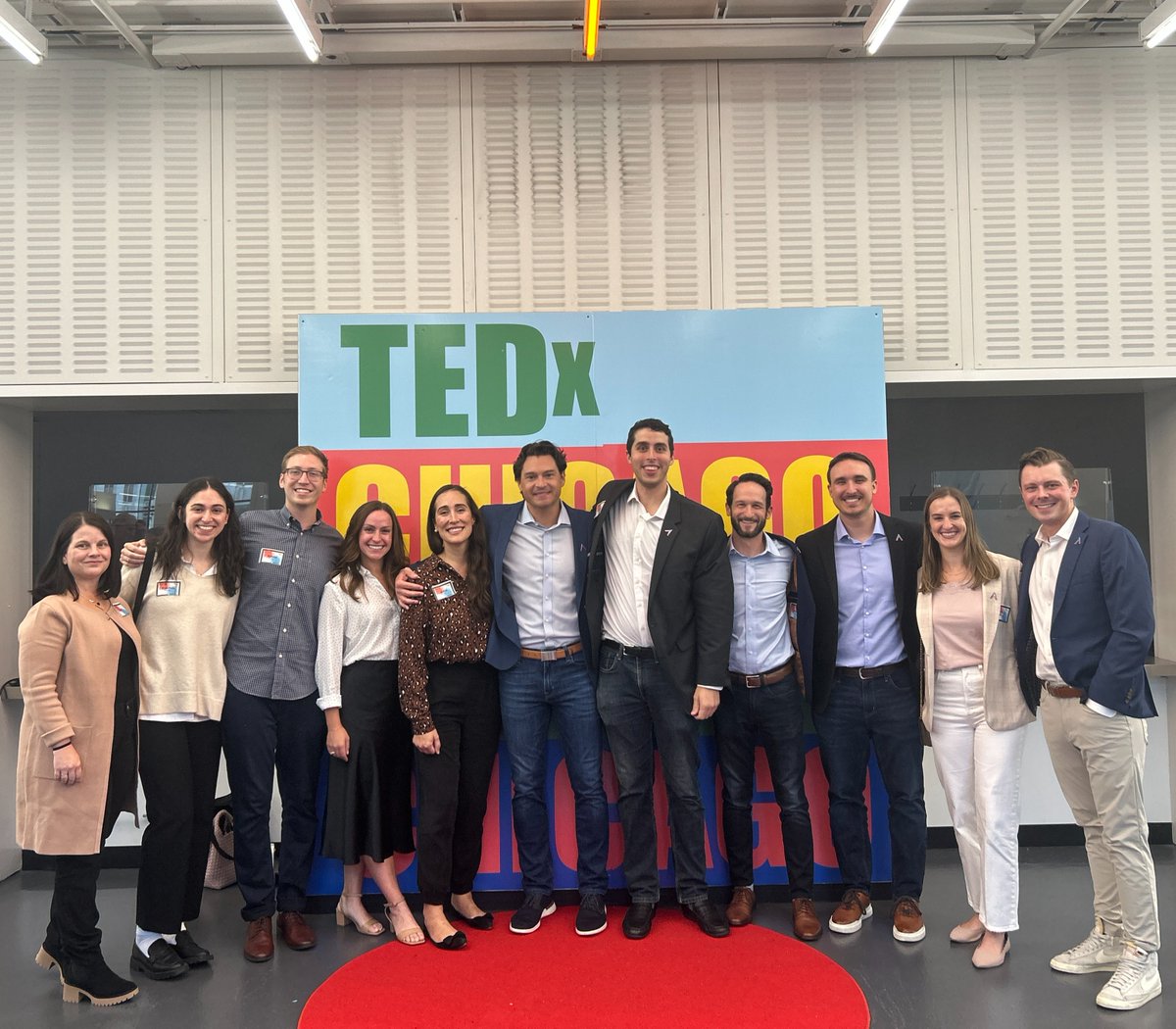 Navigate tweet media