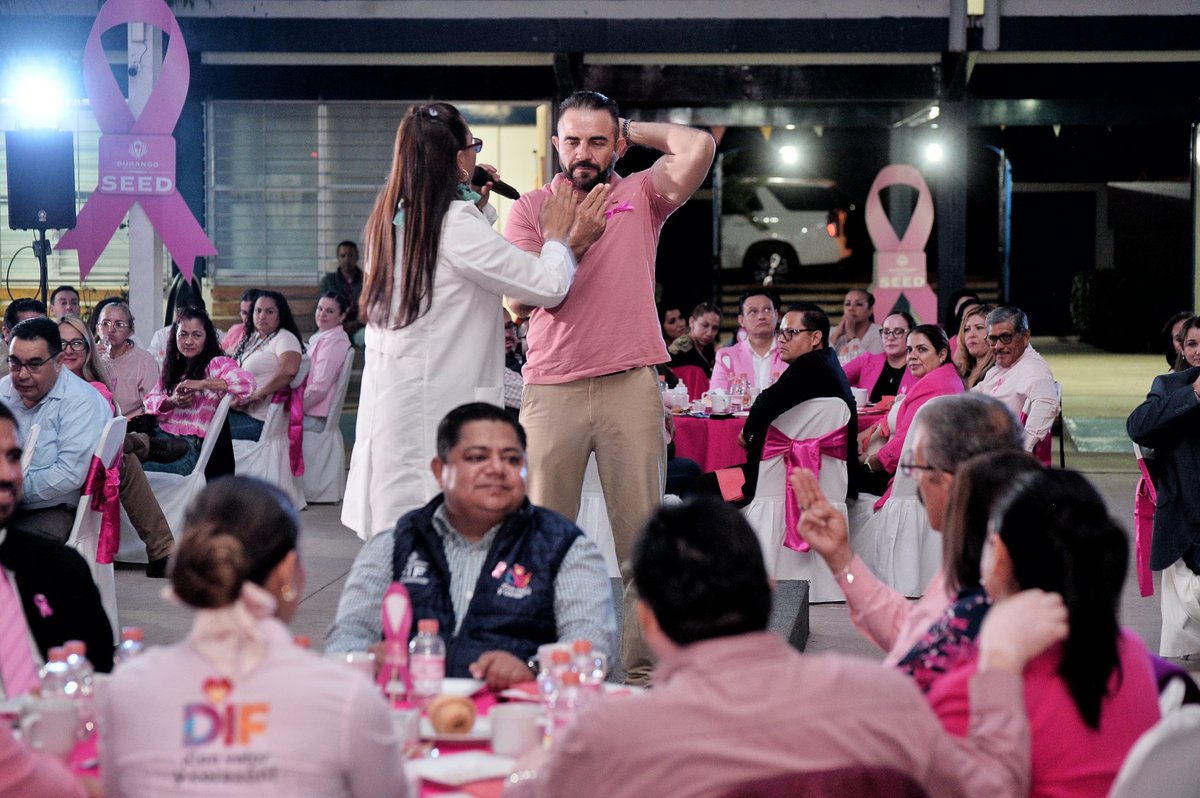 guillermoadamec's tweet photo. ¡A través de la autoexploración, la detección oportuna del cáncer de mama, puede salvar vidas!

Quienes trabajamos en la @SEED_Dgo, nos sumamos al #CaféRosa2023, impulsado desde hace 11 años, por @Marisol_rosso y nuestro gobernador, @EVillegasV. https://t.co/r1ivIwv6Pm