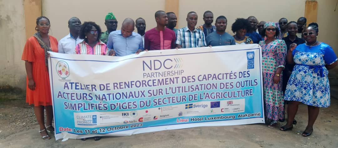 Atelier de renforcement des capacités des acteurs nationaux sur l'utilisation des outils simplifiés d'IGES du secteur de l'agriculture. Atakpamé 11-12/10/23
<a href="/MERF_Togo/">MERF TOGO</a> <a href="/PnudTogo/">Pnud Togo</a>
#NDCPartnership
#climatepromise