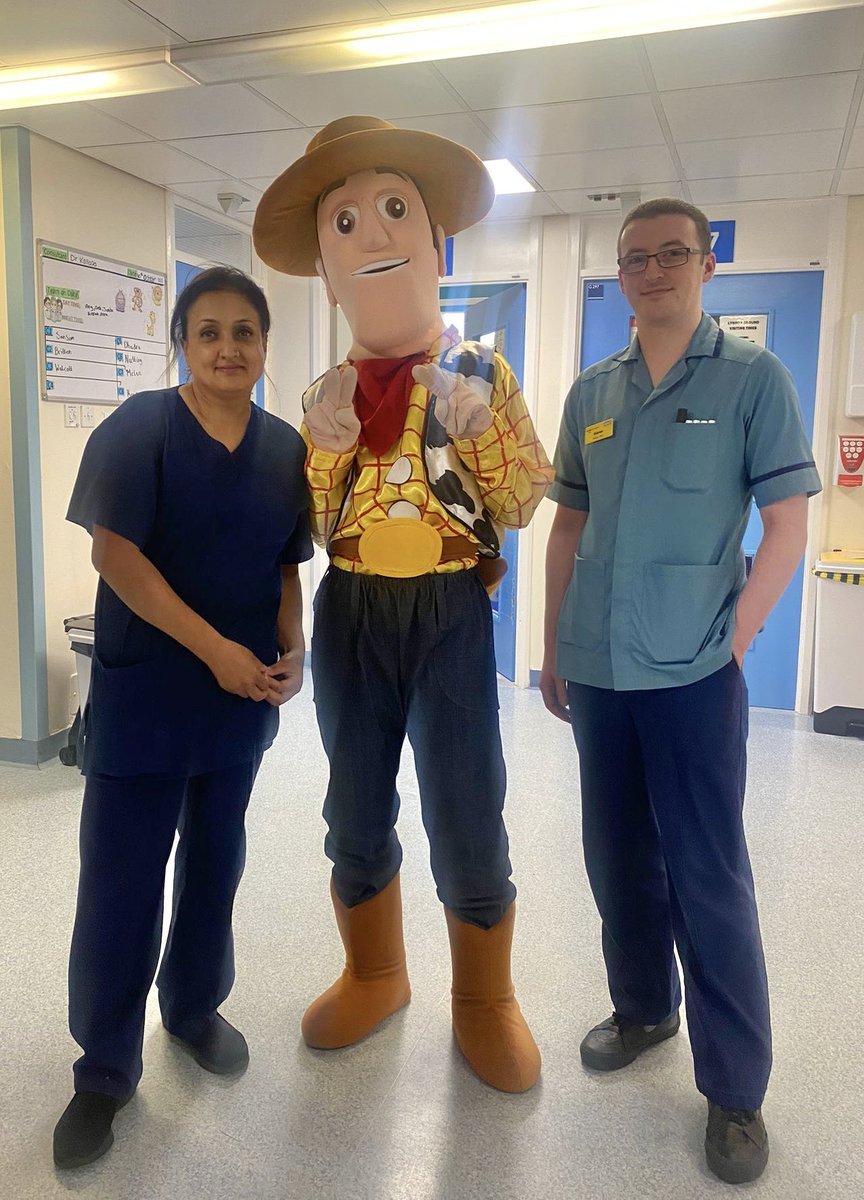 LGSWBH's tweet image. 🏥 play in hospital week 🏥
we had a some visitors who came to visit 🤠
#PlayInHospitalWeek