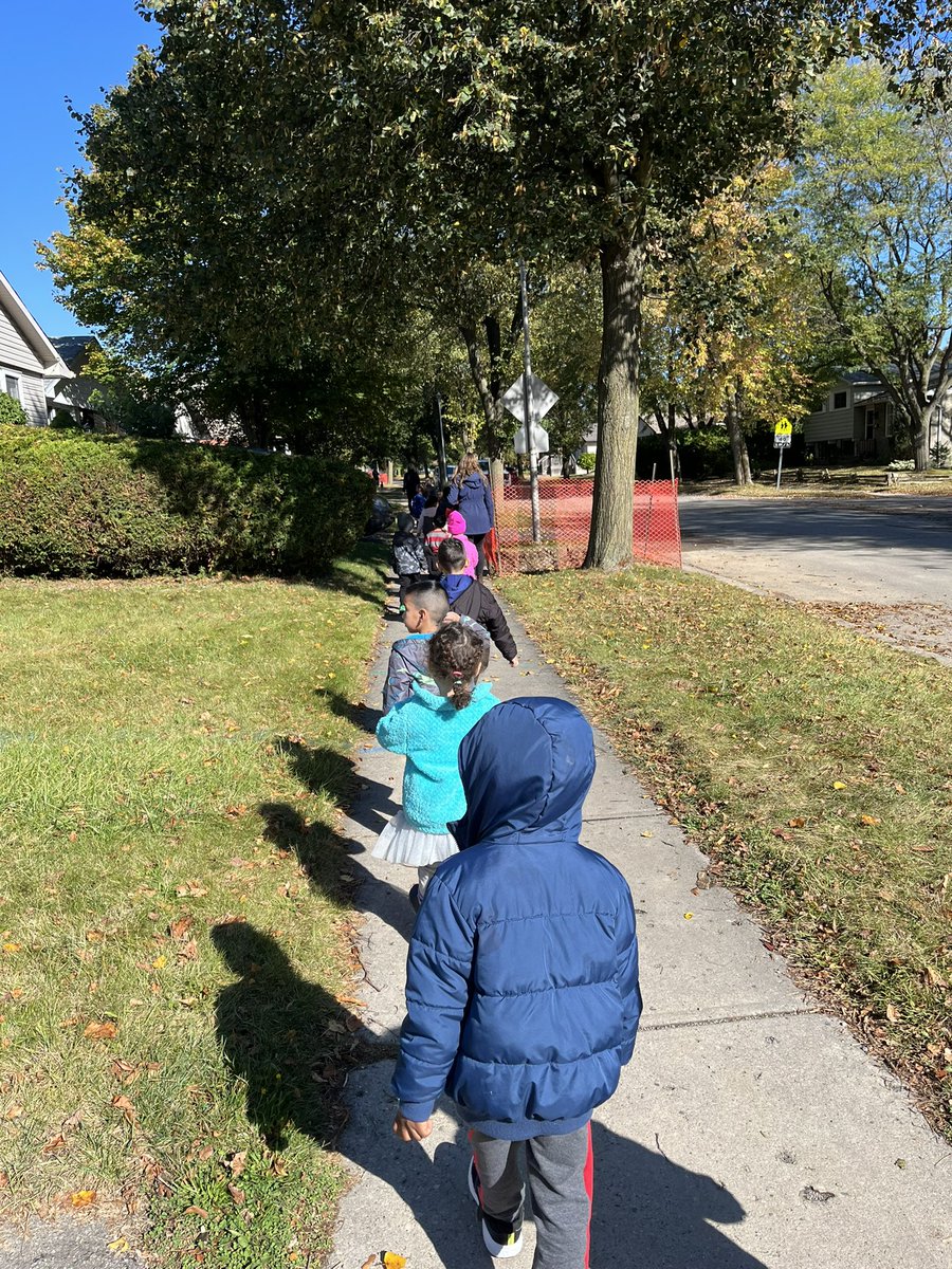 Beautiful morning for a Fall nature walk! 🍁#fall #freshair #community #naturewalk <a href="/StFrancisLondon/">St. Francis Catholic</a> <a href="/KindredKulture/">KindredKulture</a> <a href="/LDCSB/">London District Catholic School Board</a>
