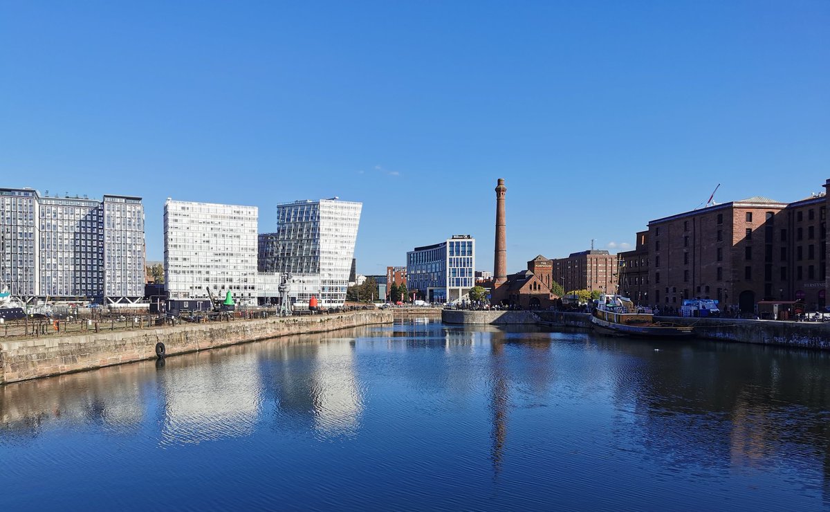 RallyChick79's tweet photo. Sunny day in Liverpool ☀️☀️
A cheeky couple of nights away now, for the last part of @cakesie73's birthday present from me lol 😂🎁
#birthday #celebration #DraggingItOut😂 https://t.co/rMwUXTlx5X