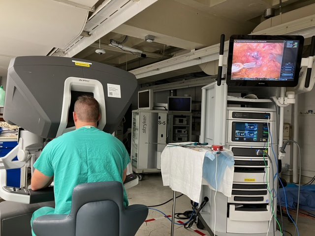We have initiated robotic cadaver training sessions for our surgical oncology fellows. Here is our 2nd year fellow, Grey Leonard, performing a pancreatectomy. @WakeSurgonc @WakeSurgEd @WakeCancer @LevineCancer