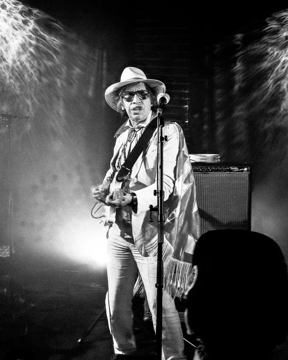inthec0ld's tweet photo. Kid Congo & The Pink Monkey Birds
La Maroquinerie
11.10.2023
Paris
#isawmyselfbutididntrecognizedmyface #kidcongopowers #kidcongo #lamaroquinerie #blackandwhite #bwphotography #bwphoto #livemusicphotography #concertphotography #photooftheday #picoftheday @kidcongopowers https://t.co/sE3VvvrQDW