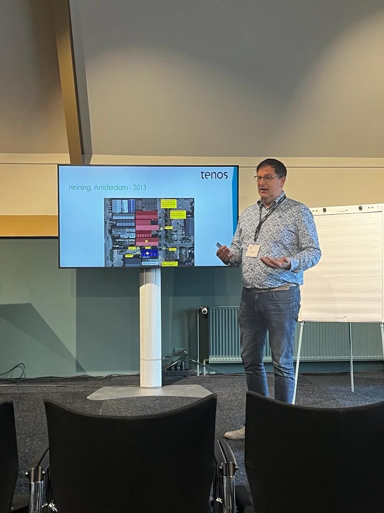 Robert van den Ende (@rdvdende) on Twitter photo Vandaag samen met <a href="/RoyWeghorst/">Roy Weghorst</a> een deelsessie op het #brwevent23 gegeven 'Leren van praktijkbranden, het belang van samenwerken tijdens onderzoek! Vandaag samen met <a href="/RoyWeghorst/">Roy Weghorst</a> een deelsessie op het #brwevent23 gegeven 'Leren van praktijkbranden, het belang van samenwerken tijdens onderzoek!