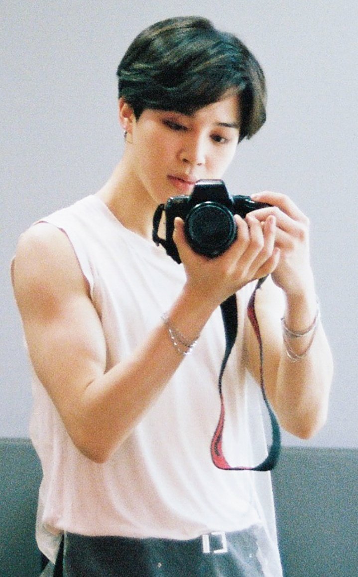 jeje__twt's tweet photo. happy birthday jimin🎉🎉💜

uri jiminie park jimin fighting buat semua kegiatan solo maupun grup nya dan bahagia selalu🤗✨🎉💜💜

happy birthday my love🤗💜 
#HappyBirthdayJimin #HappyJiminDay
#28YearsWithOurLove #JIMINDAY https://t.co/YpGUu4WZ7h