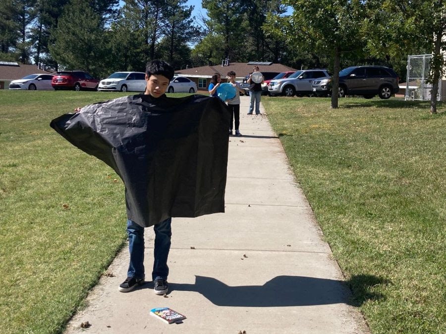 UtSchoolsDB's tweet photo. Students in Kelly's Middle School Science at the Kenneth Burdett School in Ogden are learning all about the scale of the solar system. They created planets to scale using butcher paper and then sequenced the planets in the correct scale from the sun. #asl #aslthat #WeAreUSDB https://t.co/V9JCMcELv3