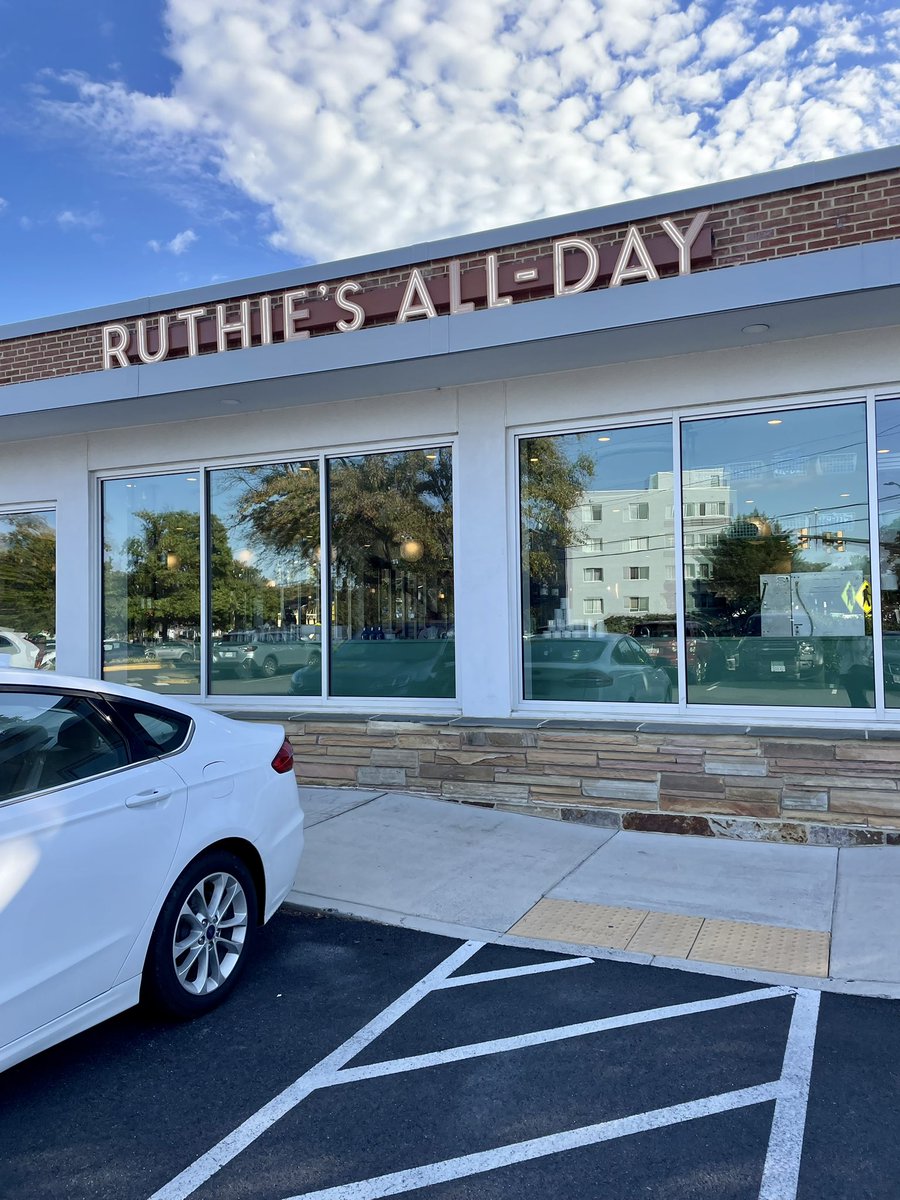 LocalFocusLLC's tweet photo. Breakfast meeting @ruthiesallday is ALWAYS a good idea. #Arlington #restaurant #localfocus https://t.co/7AXVuBcIYr