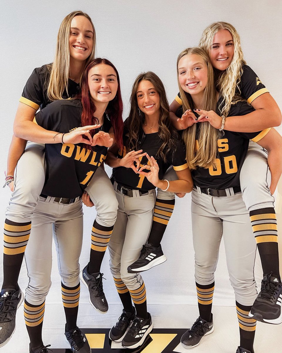 Thank you so much <a href="/KSUOwlsSB/">Kennesaw State Softball</a> for hosting me on my official! I had so much fun! Thank you Coach Mackay, <a href="/CoachHampton_/">Crystal Hampton</a> and <a href="/CoachDickey__/">Brea Dickey</a> ! And a big thank you to all of the girls! 🖤💛🦉