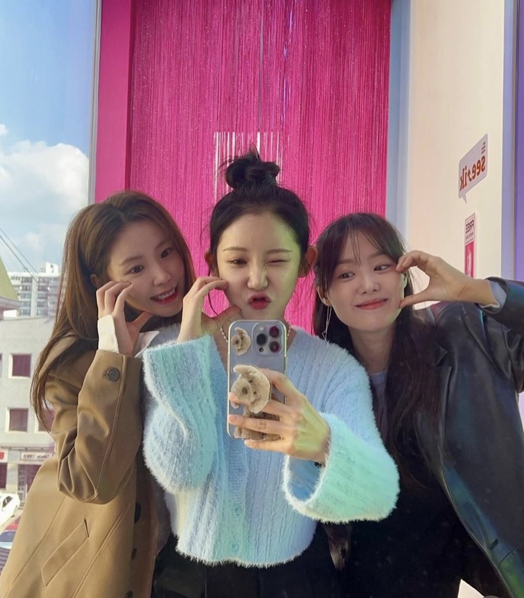 kyungrismaids's tweet photo. Hyoseong, Song Jieun, and Hana reunite to celebrate Hyoseong’s 34th birthday and the 14th anniversary of SECRET’s debut. 

#HappyHyoseongDay
#14YearsWithSecret https://t.co/UxQiCjko3H
