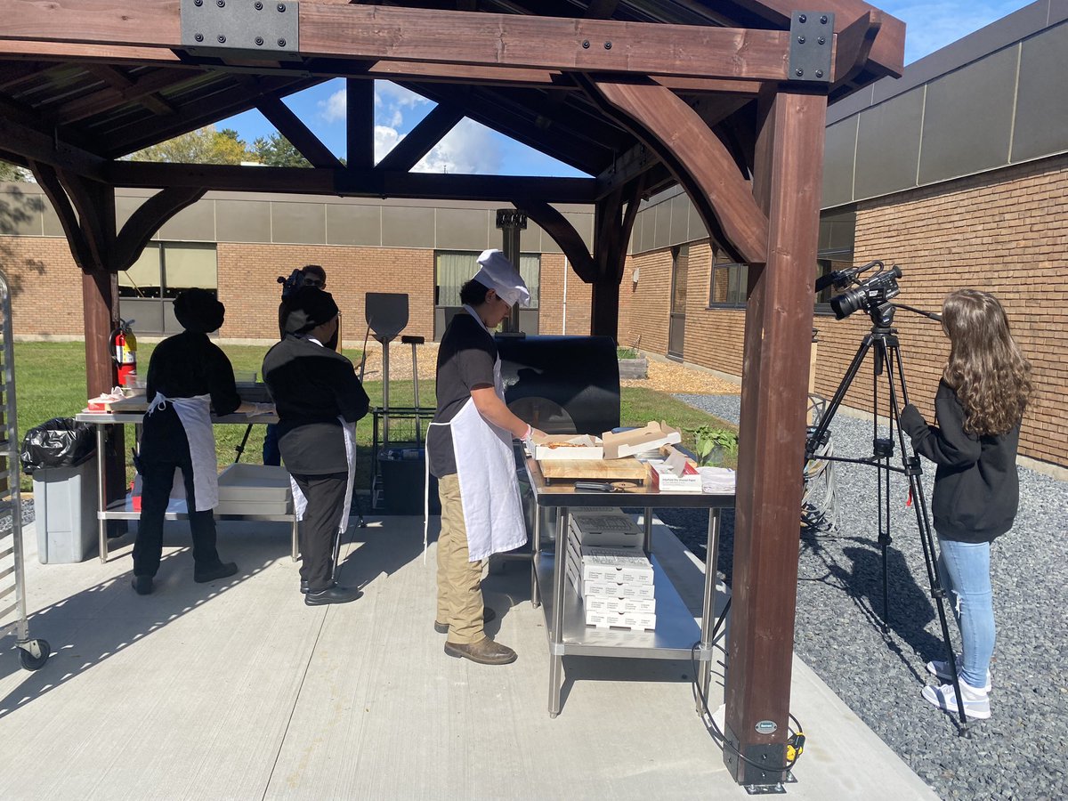 OC_Culinary's tweet image. Lights, camera, action 🎬🎥 @oc_biztech media department filming promo video out at the new wood fired oven #WeAreOC #madeinprostart @ProStart @MassRestaurants @OCSuper @AthleticCougars