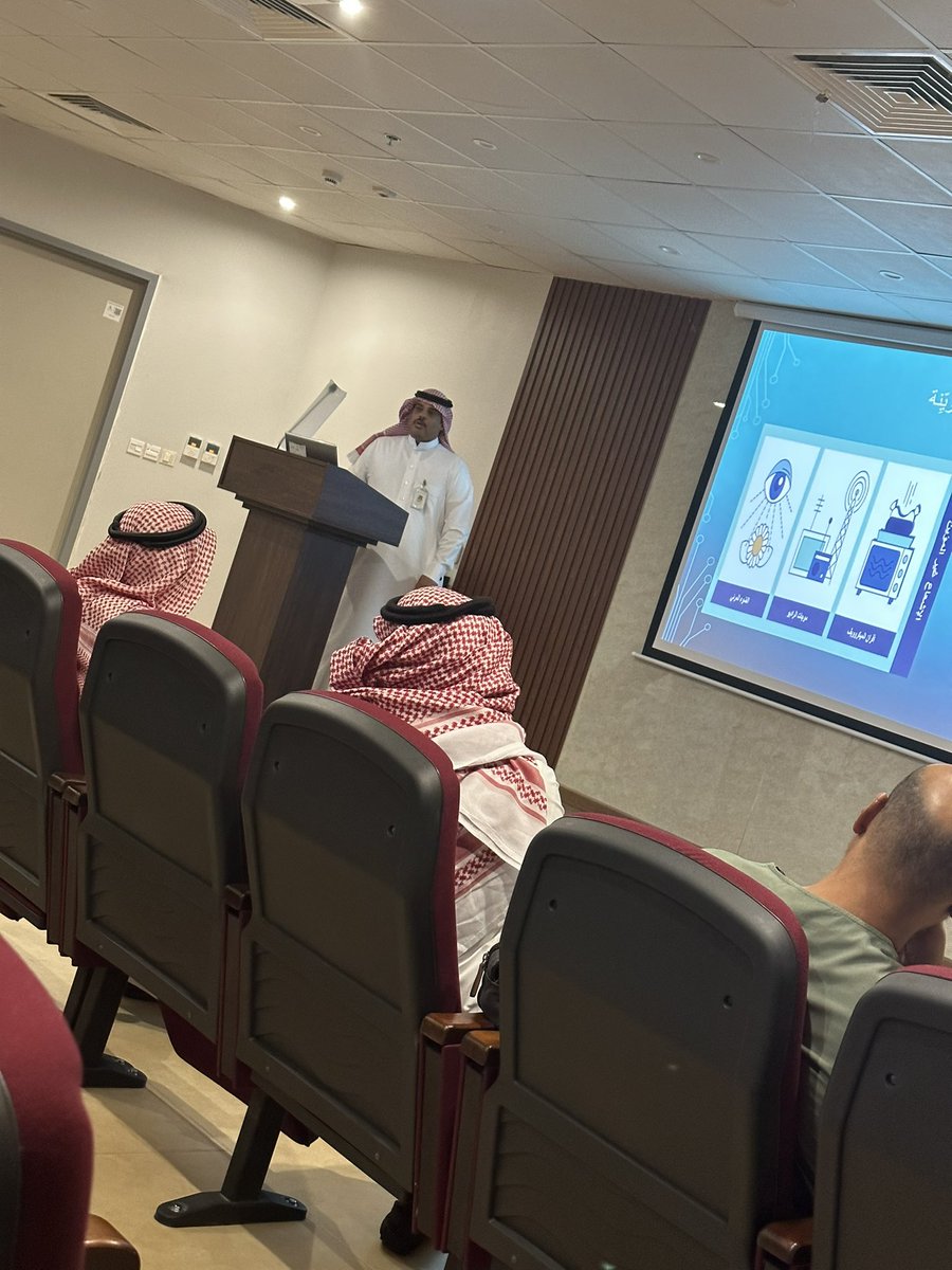 7aninAlsharif's tweet photo. تم اليوم مشاركة برنامج الحماية من الاشعاع في تجمع مكة المكرمة الصحي في البرنامج التدريبي للتعريف عن الحماية من الإشعاع للممارسين الصحيين العاملين في المختبر الاقليمي وبنوك الدم في صحة مكة المكرمة #الحماية_من_الاشعاع https://t.co/5ryaagDnvj