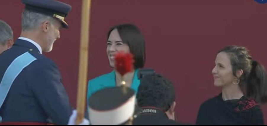 Miss Bennet tweet media