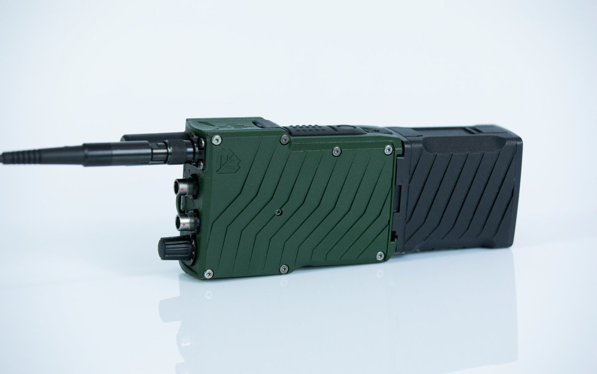 sjanus_pl's tweet image. Wygląda na to, że od przyszłego roku indywidualna łączność szyfrowana zacznie trafiać do wojska.

Od @WBGroup_PL:
"Pokazano również radiostację #COMPAN-Z i #PERAD, których dostawy do Wojska Polskiego mają zacząć się już w przyszłym roku."