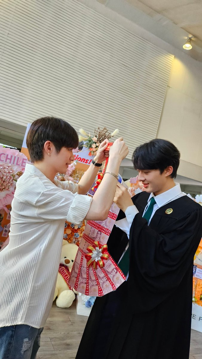 natasittttt's tweet photo. Congratulations my Jelly bestie 🤍 i'm always proud of you and will support you in everything  🎊🫶 #NuNewGraduationDay #นุนิวเกียรตินิยมอันดับหนึ่ง https://t.co/HifioWUtqv