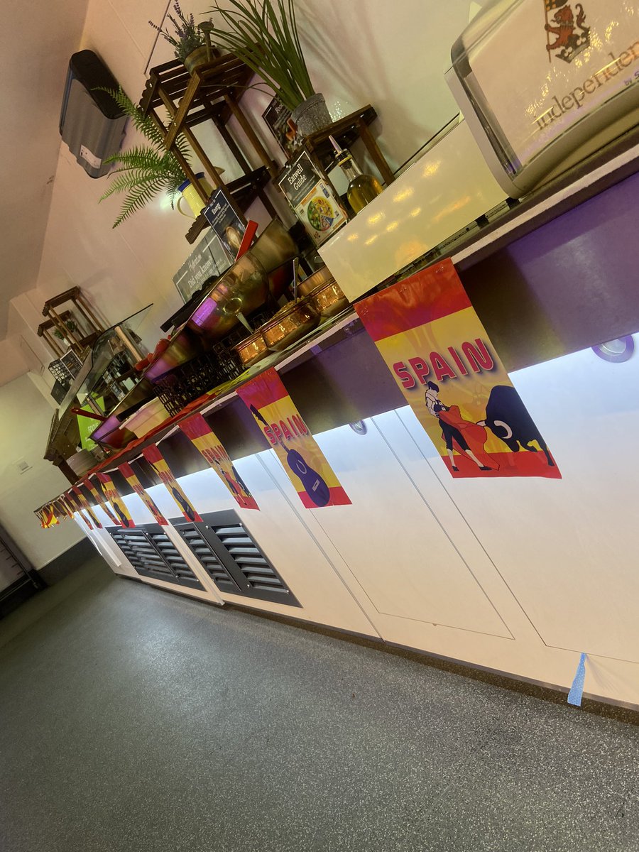 ChefEdwards68's tweet image. Great Team Work Welly… Spanish Festival Day… 🇪🇸💃🏾🇪🇸💃🏾🇪🇸💃🏾@TimFurn @SodexoUK_IRE @WellingtonUK @SodexoSchools @suniyah09