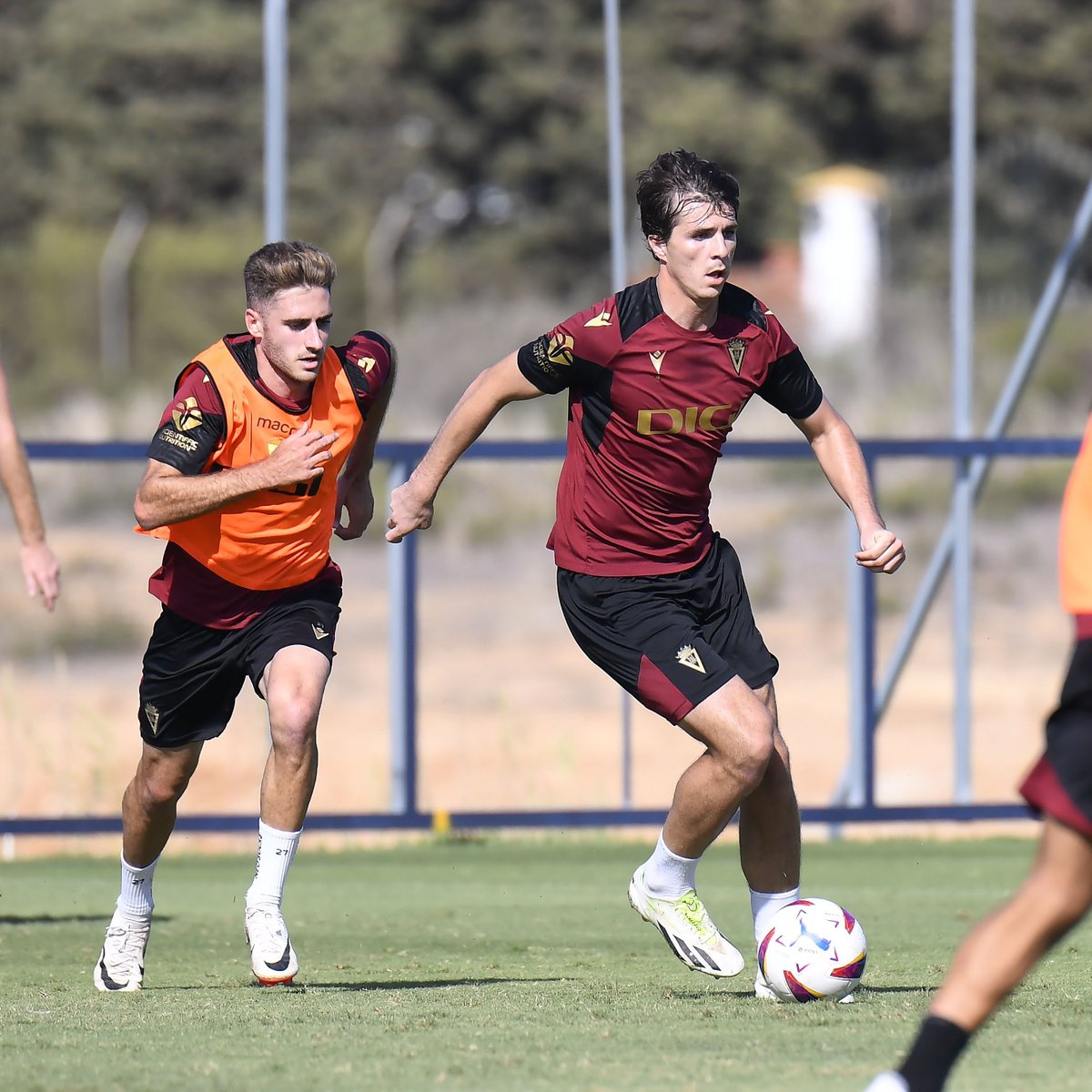 #CanteraCadista 💛💙

🤩 Samu Almagro, Tote y <a href="/_PabloOrtiz_9/">Pablo Ortiz Suarez</a> se ejercitaron con el primer equipo.