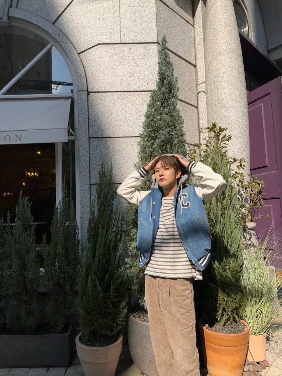 HRJFEED's tweet photo. #renjun instagram/weibo update 

yellow_3to3: ☘️ https://t.co/dolGqt89y6