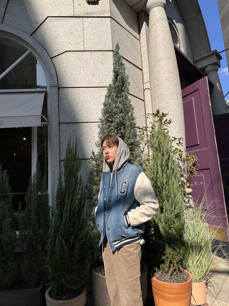 HRJFEED's tweet photo. #renjun instagram/weibo update 

yellow_3to3: ☘️ https://t.co/dolGqt89y6