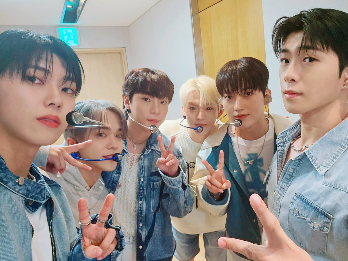 ONF_offcl's tweet photo. [#LightONF] 23.10.12 엠카운트다운 📸

첫 음악방송 무대 완료❤ 퓨즈 여러분들이 보내주신 넘치는 사랑과 힘찬 응원 덕분에 완벽하게 마무리 할 수 있었습니다🫶🏻 남은 활동도 기대해 주세요🔥

#온앤오프 #ONF
#바람이_분다 #LOVE_EFFECT https://t.co/kcYnFIFLGI