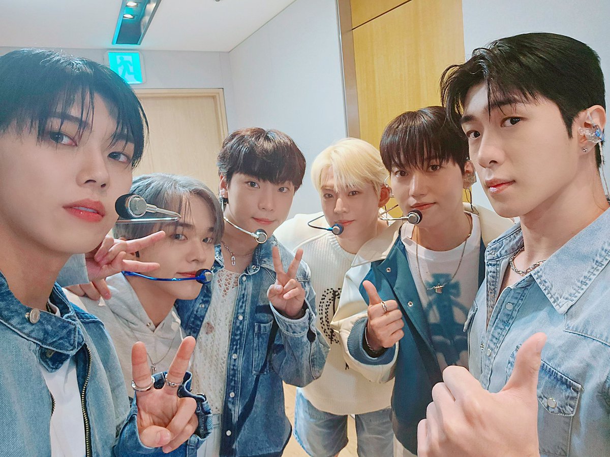 ONF_offcl's tweet photo. [#LightONF] 23.10.12 엠카운트다운 📸

첫 음악방송 무대 완료❤ 퓨즈 여러분들이 보내주신 넘치는 사랑과 힘찬 응원 덕분에 완벽하게 마무리 할 수 있었습니다🫶🏻 남은 활동도 기대해 주세요🔥

#온앤오프 #ONF
#바람이_분다 #LOVE_EFFECT https://t.co/kcYnFIFLGI
