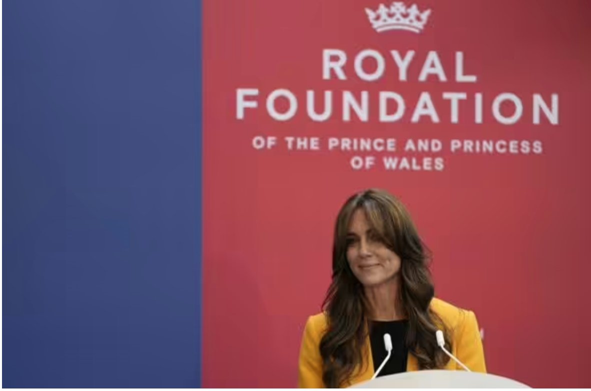 Daily_Express's tweet photo. "They have to be very careful about what they say, they are the elite of the elite" @RoyalReporter discusses Kate 's and William's words who believes the pair "walk a delicate line" when it comes to expressing their views.
#RoyalRoundUp is live with @pandoraforsyth now πhttps://t.co/oJD1K19sBj