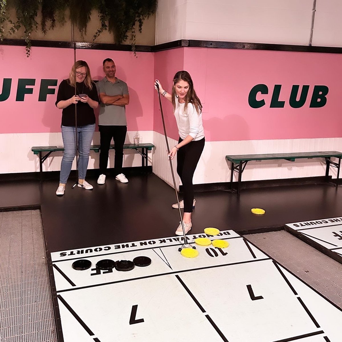 BiglightXD's tweet photo. We had the best time at the London Shuffle Club last night. 

A game of shuffleboard (and pizza and cocktails!) was just what we needed after a very busy couple of weeks at the office. 

It was SO much fun! 

#teambonding #teamsocial #biglightevents https://t.co/rrwT1vldN5