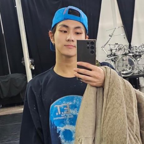 PIC0209's tweet photo. little jungwon                         big boy jungwon https://t.co/S9xD5Vv4dF