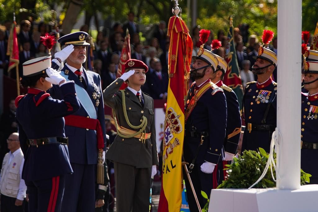 IdiazAyuso's tweet photo. Con Sus Majestades los Reyes y la Princesa de Asturias, celebrando el Día de la Hispanidad y el Pilar. 

Más de 500 años de mezcla de lenguas, cultura, sangre, y vidas, que nos hace únicos. https://t.co/qYJcMr0PCU