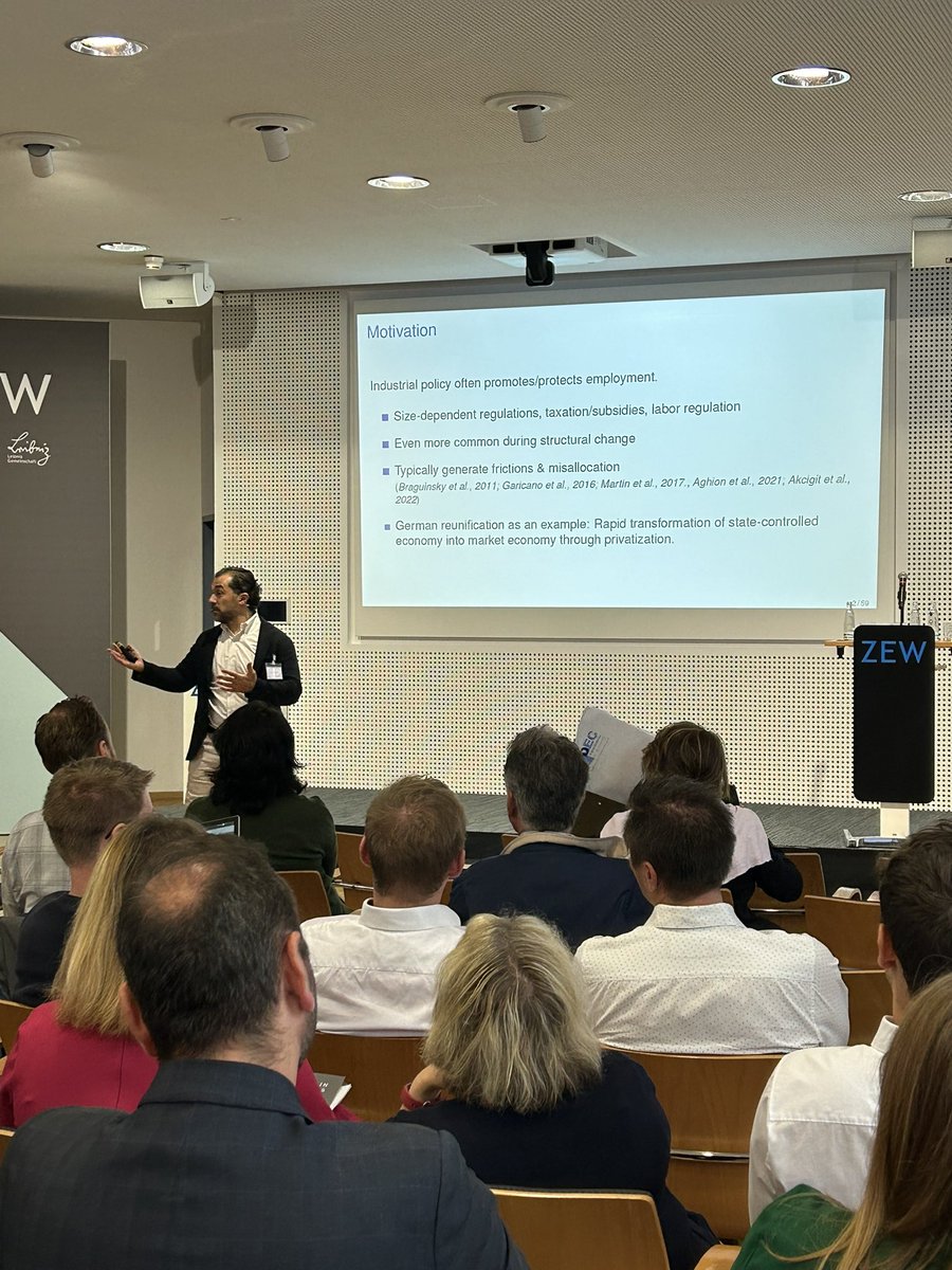 ZEW's tweet image. Zweiter Keynote Vortrag bei der Fünften Internationalen #ZEW-Konferenz zu „Dynamics of Entrepreneurship” mit @ufukakcigit @UChicago zu Privatisierungen und #Unternehmensdynamik in Ostdeutschland.
zew.de/entrepreneursh…