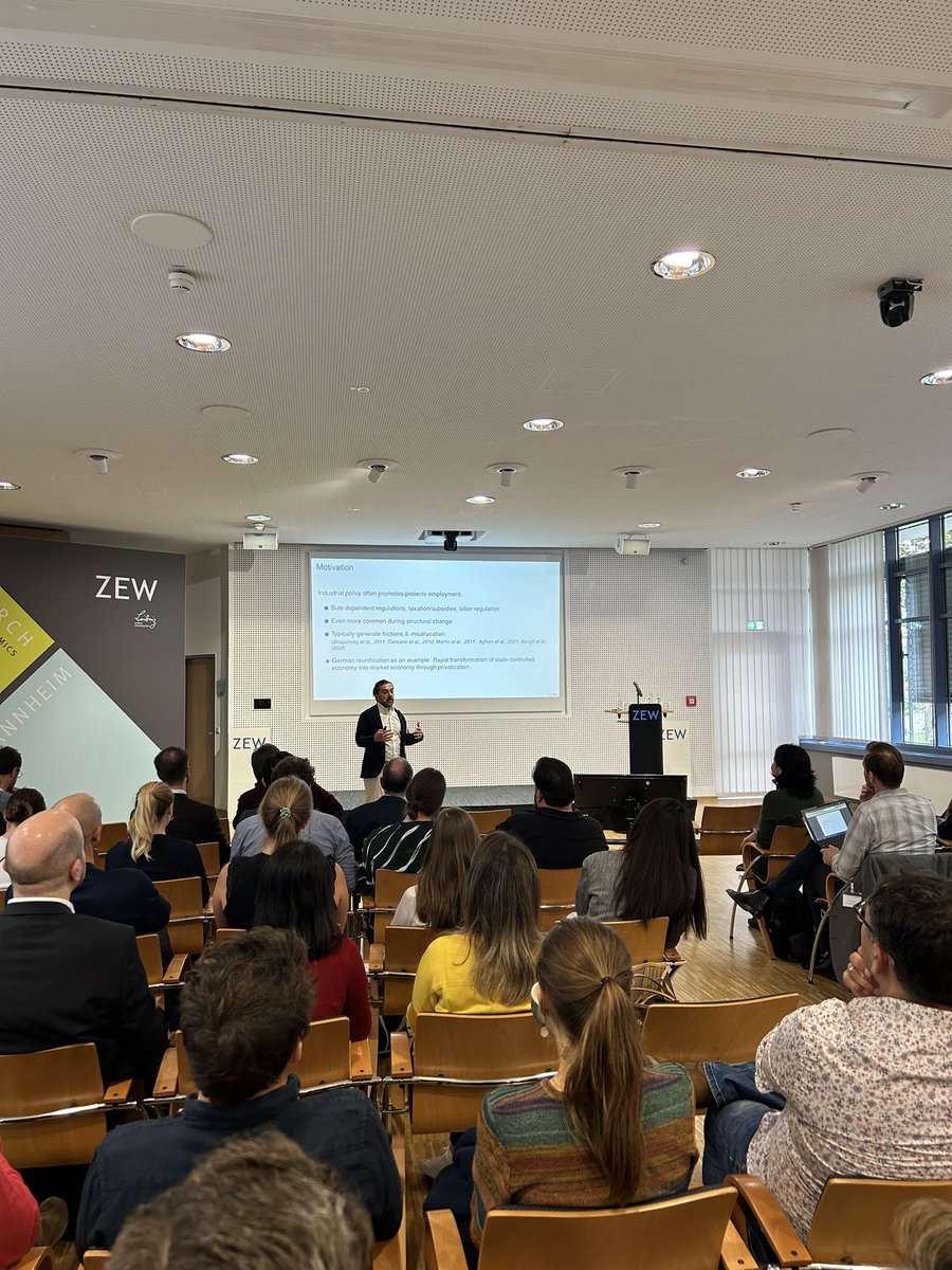 ZEW's tweet image. Zweiter Keynote Vortrag bei der Fünften Internationalen #ZEW-Konferenz zu „Dynamics of Entrepreneurship” mit @ufukakcigit @UChicago zu Privatisierungen und #Unternehmensdynamik in Ostdeutschland.
zew.de/entrepreneursh…