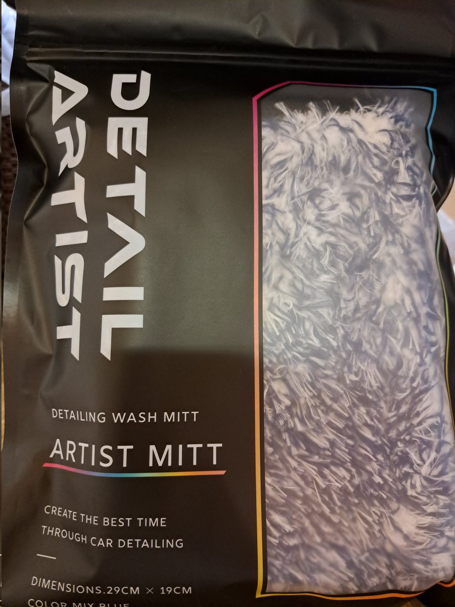 hiroprialfa's tweet photo. #ARTISTMITT と #AIR 届きました🎁
ミットは触り心地も大きさも良いですね✨次回の洗車で早速使ってみます😊
ドライ型QDのAIRは香りにノックアウトでした🥰スプレー型でプレゼントしてくれたのは使い勝手良くて助かります🙏
#DETAILARTIST https://t.co/pQGMQwyAay